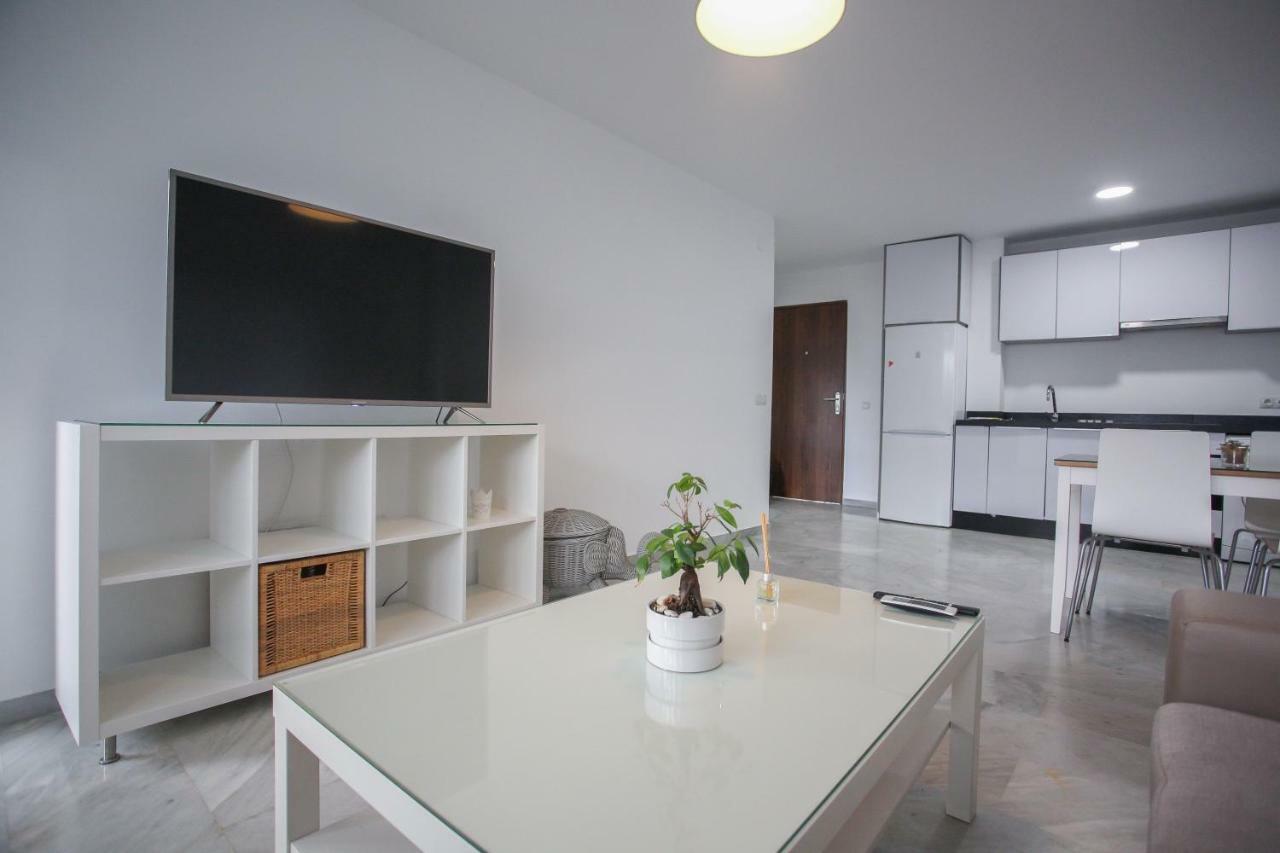 Apartamento En La Carihuela Con Piscina Y Parking, Al Lado De La Playa Διαμέρισμα Τορρεμολίνος Εξωτερικό φωτογραφία