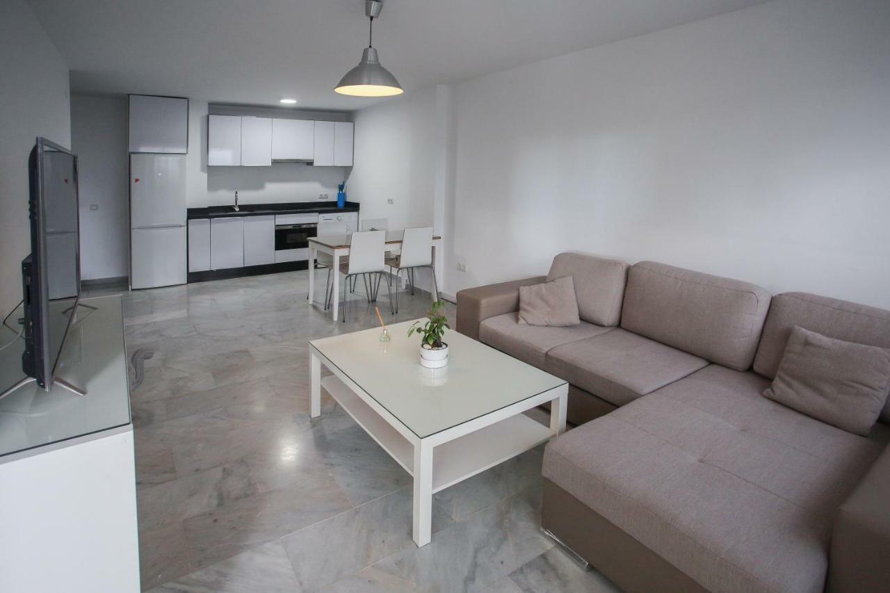 Apartamento En La Carihuela Con Piscina Y Parking, Al Lado De La Playa Διαμέρισμα Τορρεμολίνος Εξωτερικό φωτογραφία